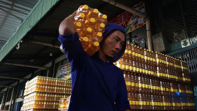 To Prevent Shortages and Price Rises of Minyakita, Amran Opens Option for 100% Via SOEs