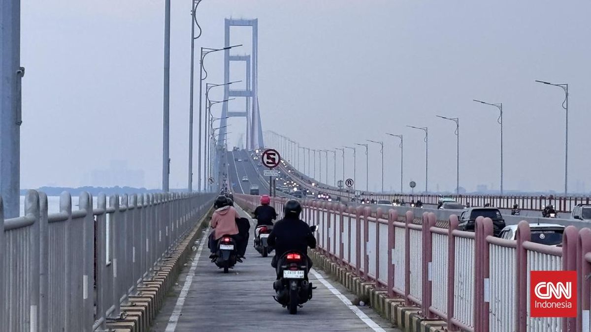 Suramadu Bridge Temporarily Closed for Load Testing