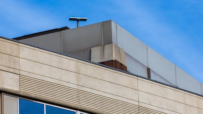 To Compete with Starlink, Amazon Seeks Apple's Help