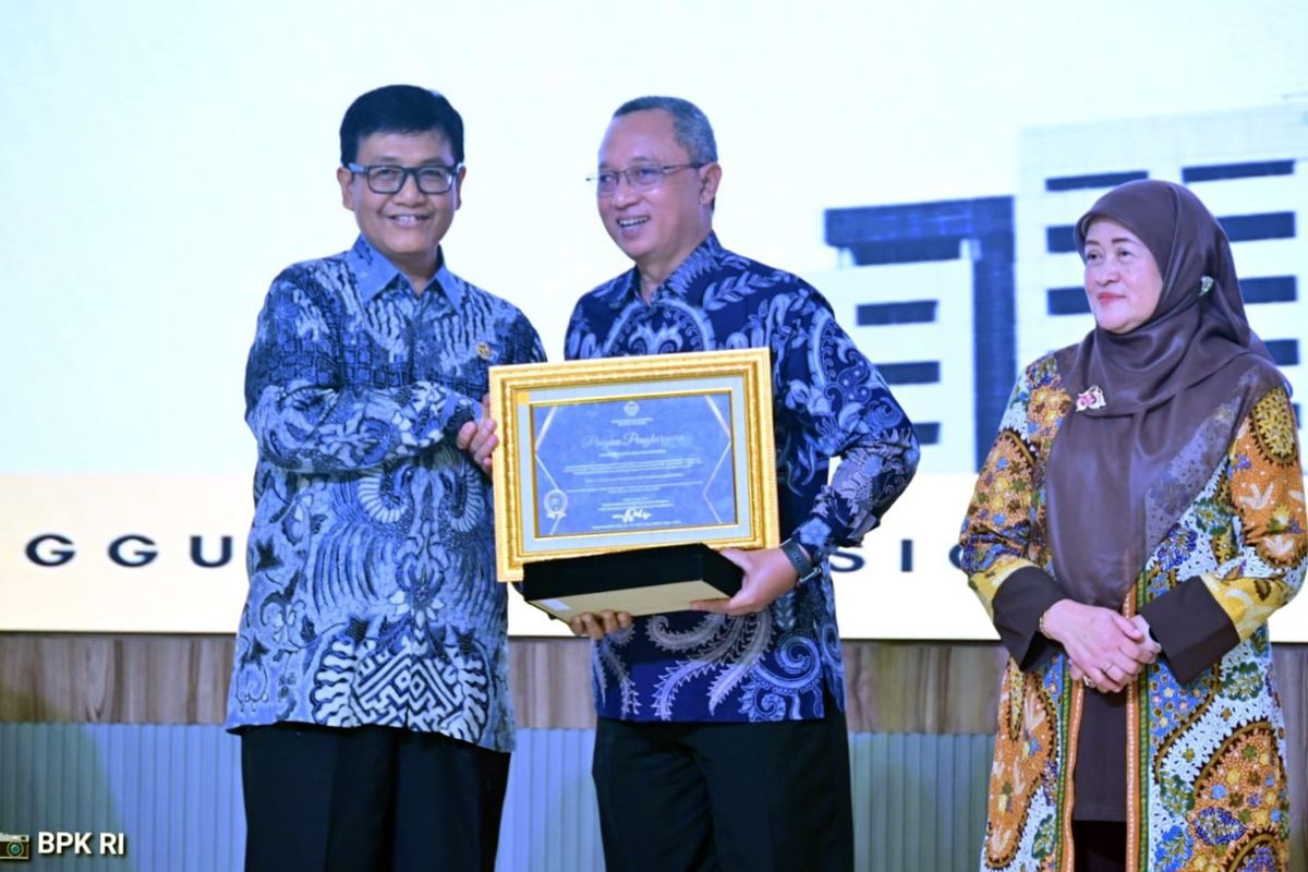 BPKP Receives Award for High Achievement in TLRHP Resolution Rate