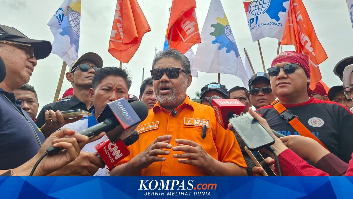Workers Stage Pre-May Day Protest at DPR Building Today