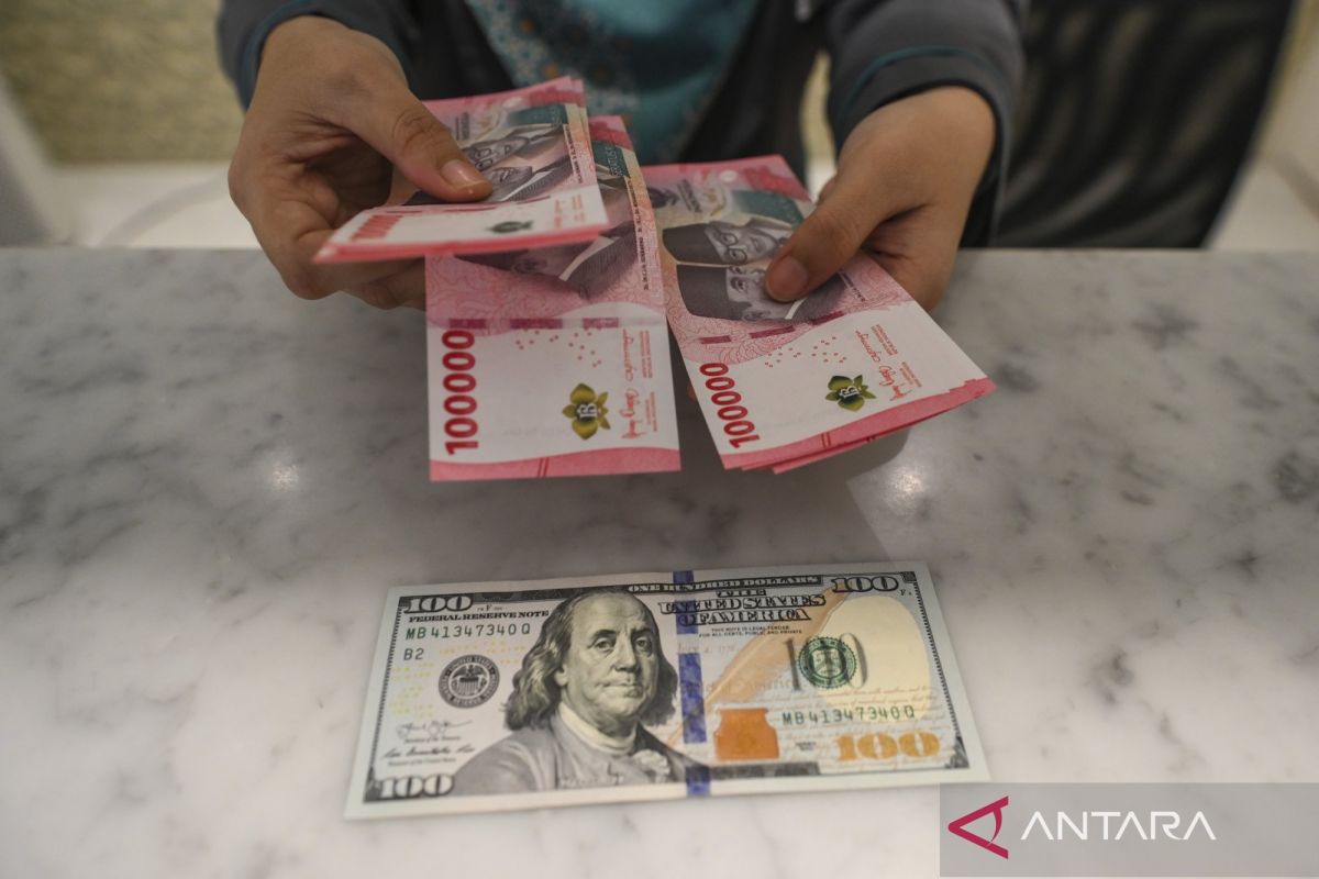 Economist: Rupiah Movements Accompanied by Uncertainty over Middle East Conflict