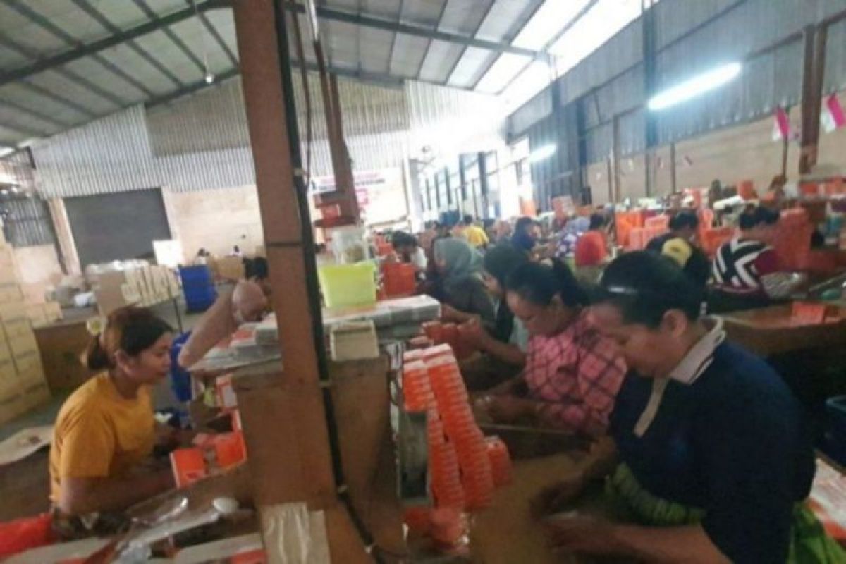 Indonesia pushes employers to expand jobs for elderly workers