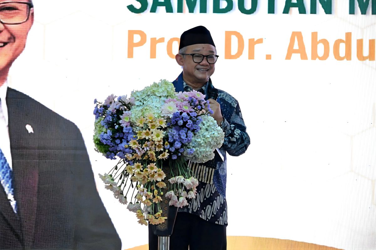 Minister of Basic and Secondary Education inaugurates schools and distributes 1,577 IFPs in Sidoarjo