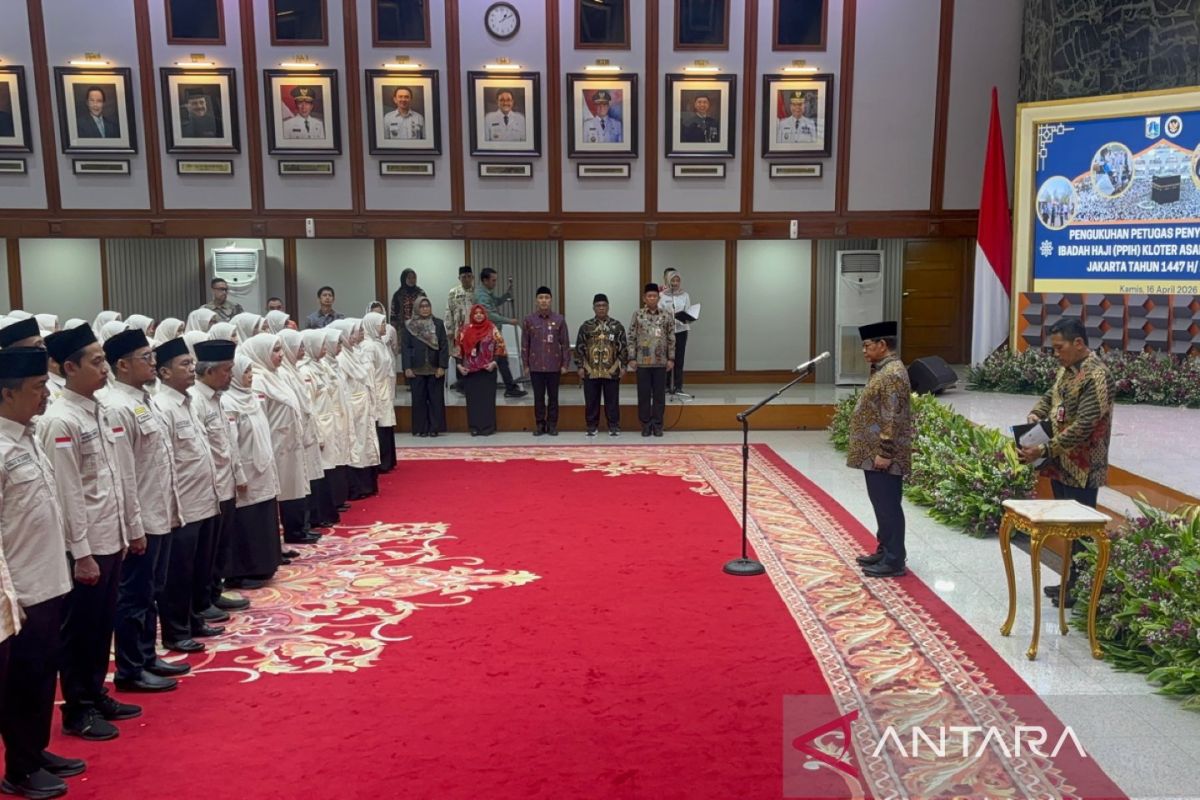 Pramono inaugurates 117 Hajj organisers for DKI Jakarta