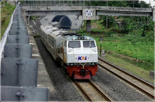 Bangunkarta and Singasari Trains Officially Use New Generation Stainless Steel Sets