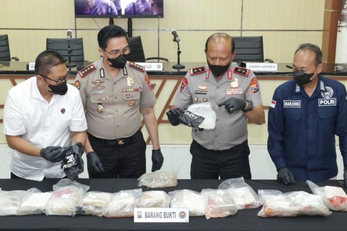 East Java Police Test Suspected Narcotics Find of 27.83 kg in Sumenep