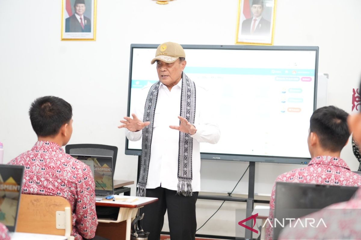 Coordinating Minister for Politics and Security Ensures Smooth Education at Pontianak Integrated People's School