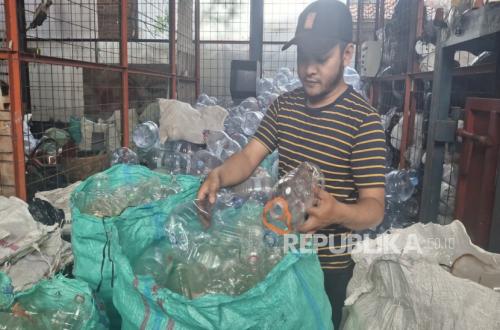 High Plastic Prices Change Residents' Behaviour, Reducing Waste