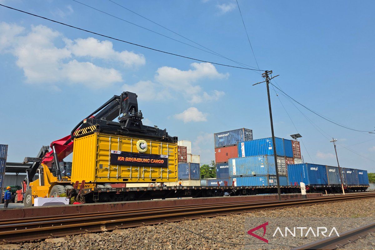 KAI Launches Brumbung Cargo Train on Demak-Jakarta Route