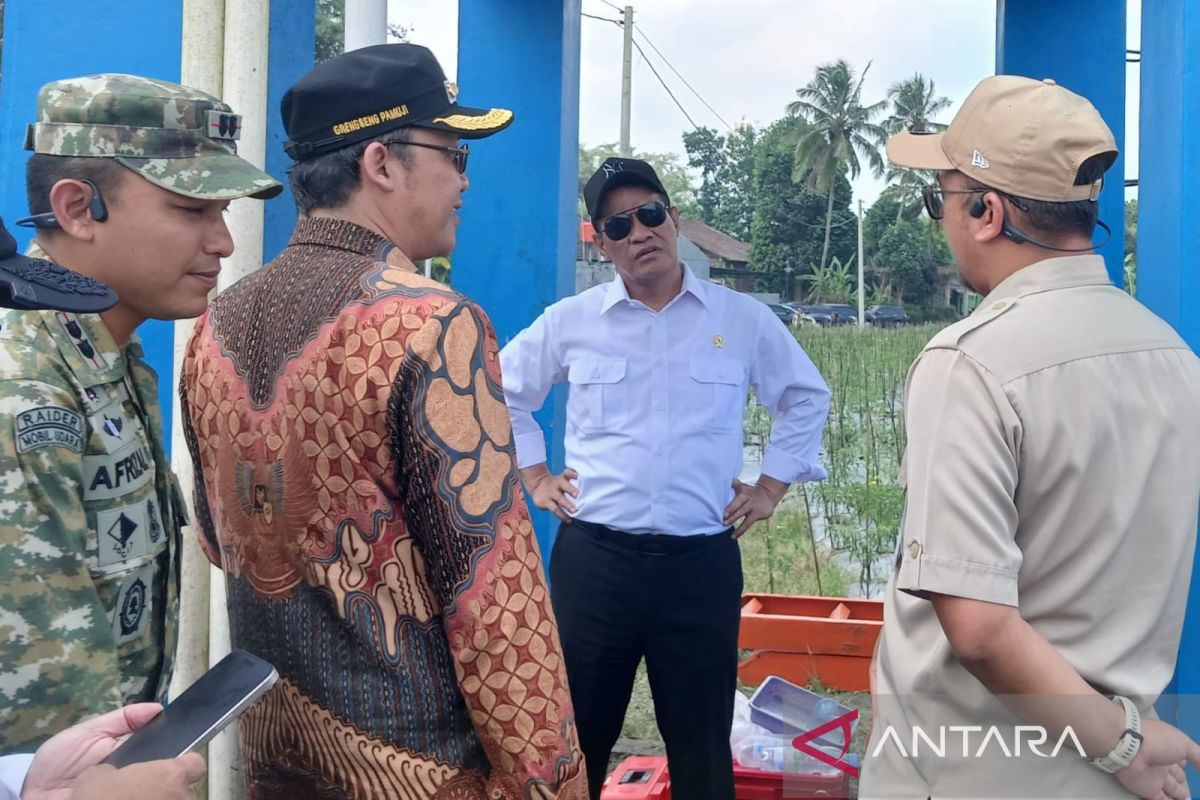 Agriculture Minister threatens to revoke soybean importers' permits for unjustified price hikes