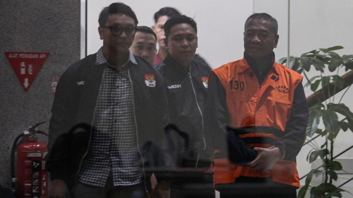 KPK Searches Tulungagung Regent's Home, Seizes Documents in Alleged Extortion Case