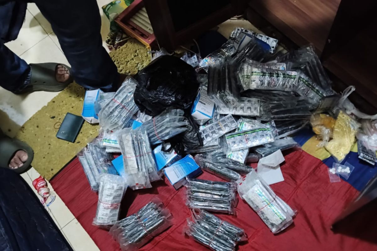 South Jakarta Police Uncover Sale of Prescription Drugs at Convenience Stores