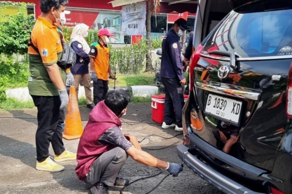 West Jakarta Environmental Agency Resumes Vehicle Emission Testing in Kalideres