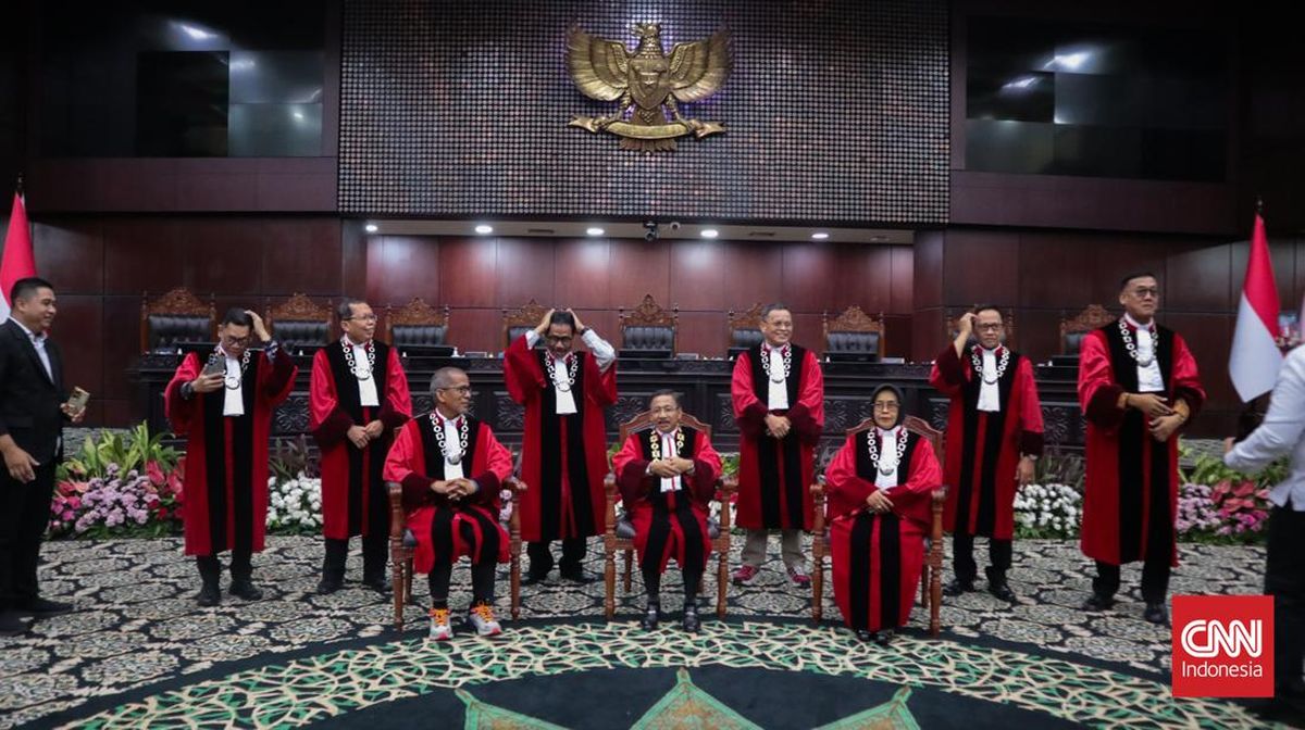8 Constitutional Court Justices Question Mobile Operators on Expiring Internet Quotas