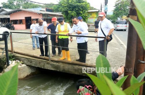 Reviewing Flood and Landslide Points, Pilar Accelerates River Normalisation