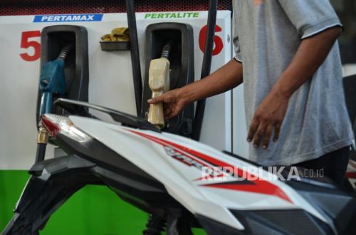 Bahlil Affirms Subsidised Fuel Prices Will Not Rise Until End of 2026