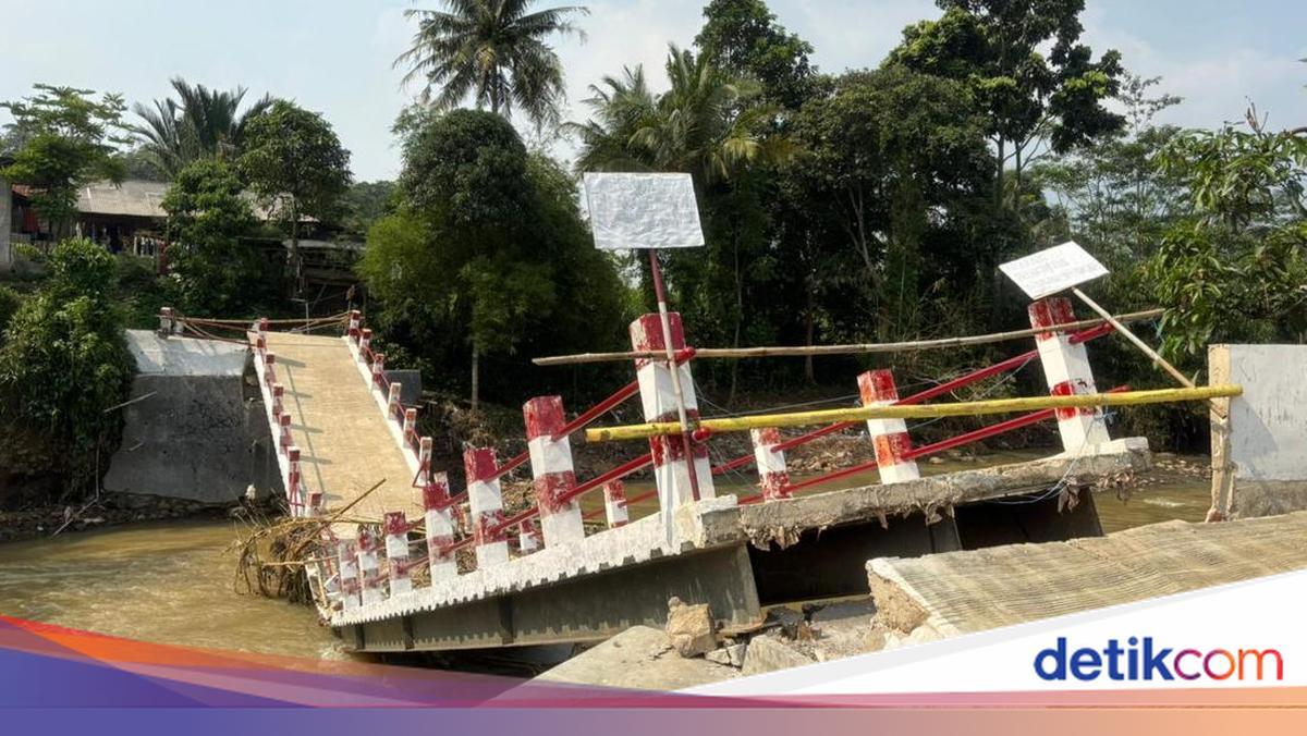 Bridge in Rumpin, Bogor Collapses; Riverside Residents Urged to Stay Alert