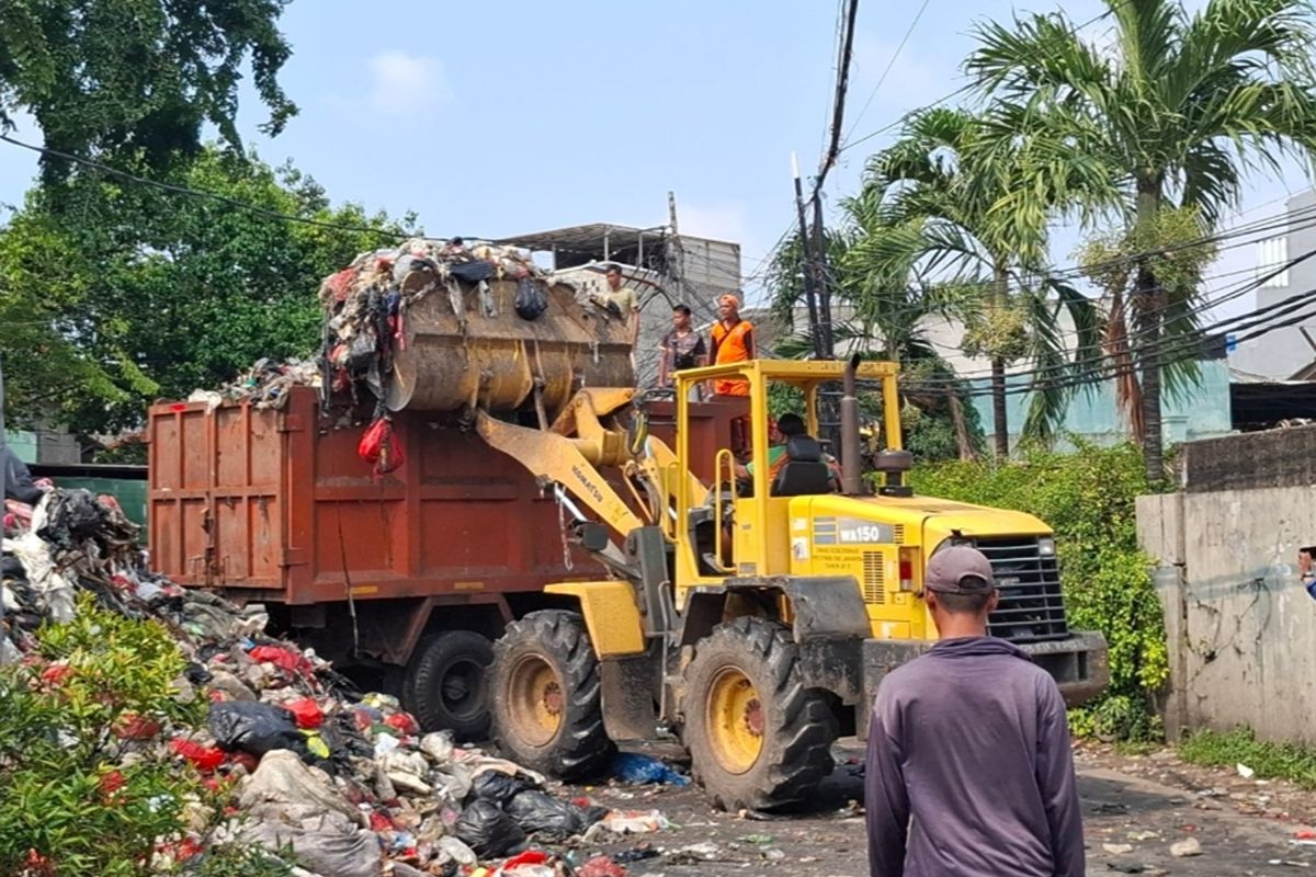 Rubbish pile at Depo Kembar temporary dump finally cleared after residents' complaints