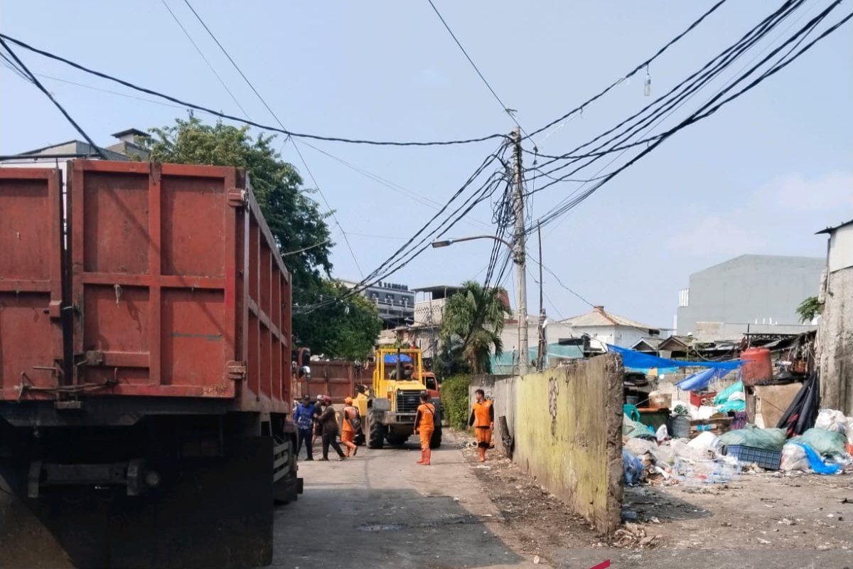 West Jakarta Environmental Office's Strategy to Permanently Address Waste Issues at Depo Kembar Jelambar