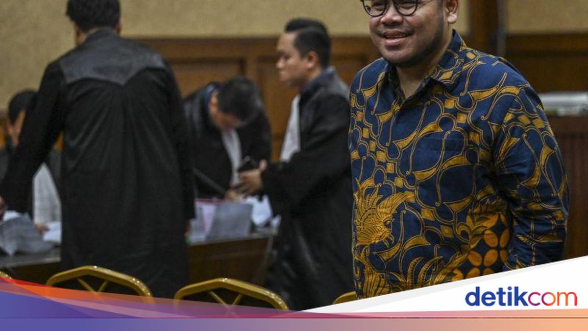 Three Former Subordinates of Nadiem Demanded 6-15 Years in Prison in Chromebook Corruption Case