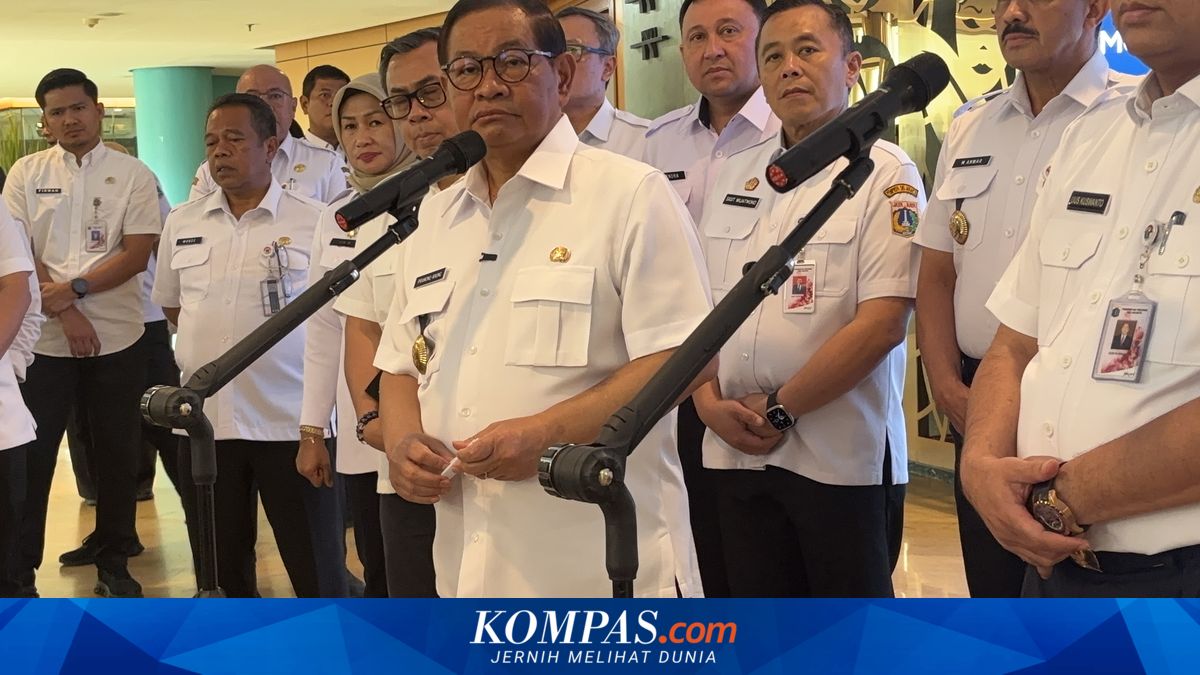 Pramono Prepares Special PJLP Personnel to Handle Plecostomus Fish in Jakarta's Rivers