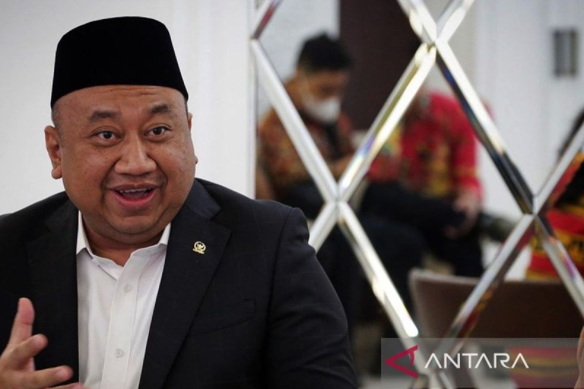 Lalu Hadrian Commits to Overseeing Education After Receiving KWP Award 2026