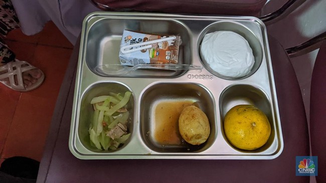 Managing Crisis Communication on School Children's Plates