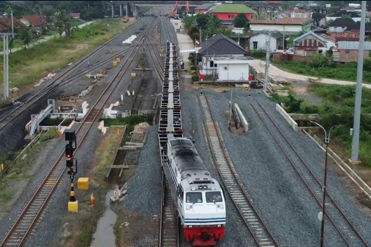Flat Wagons Gradually Arrive in South Sumatra, KAI Strengthens National Energy Distribution and Supports Domestic Products