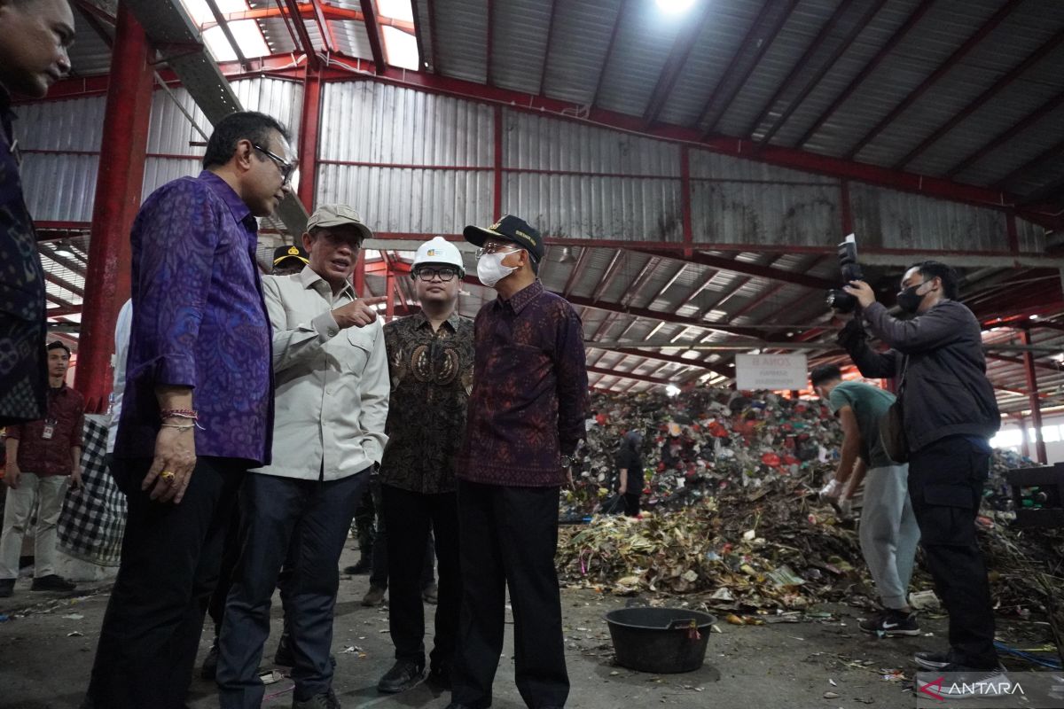 Environment Minister Allows Organic Waste into Suwung Landfill Until TPST Equipment is Ready