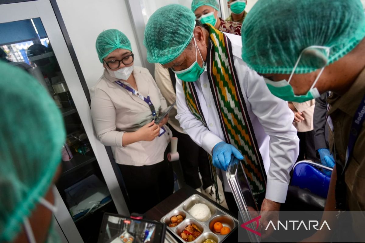 Coordinating Minister for Politics and Security Emphasises Quality Standards for MBG Kitchen in West Kalimantan