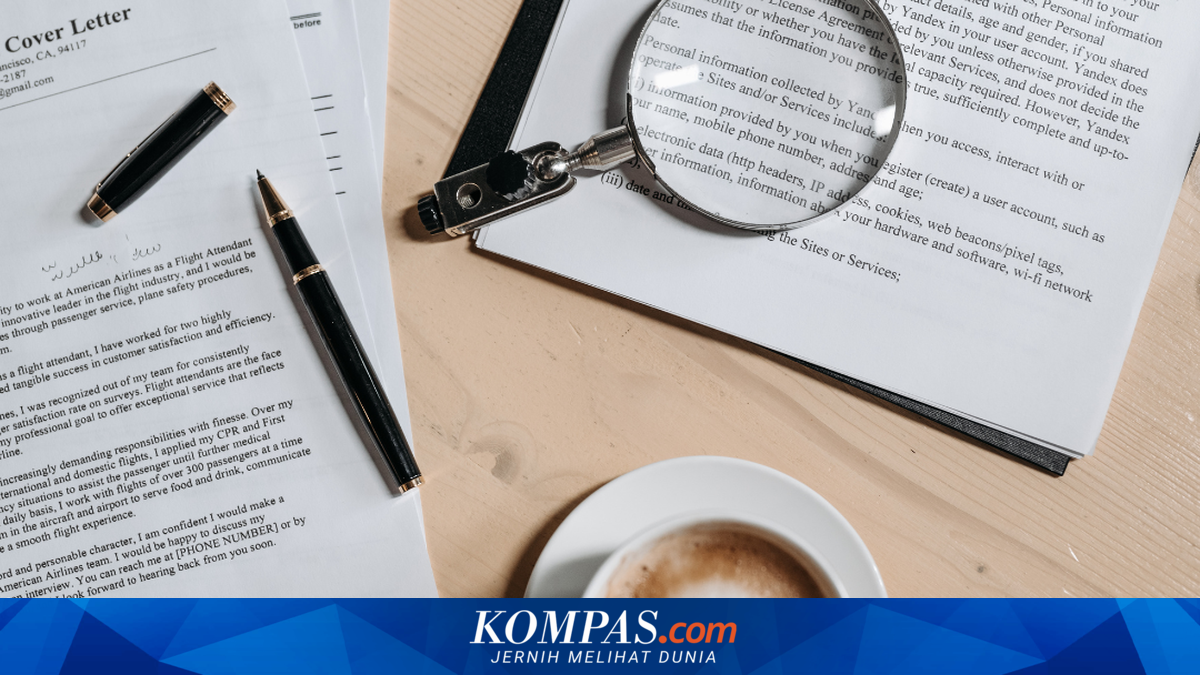 52 Job Applications Without Response, Graduate Turns to Simple Stall