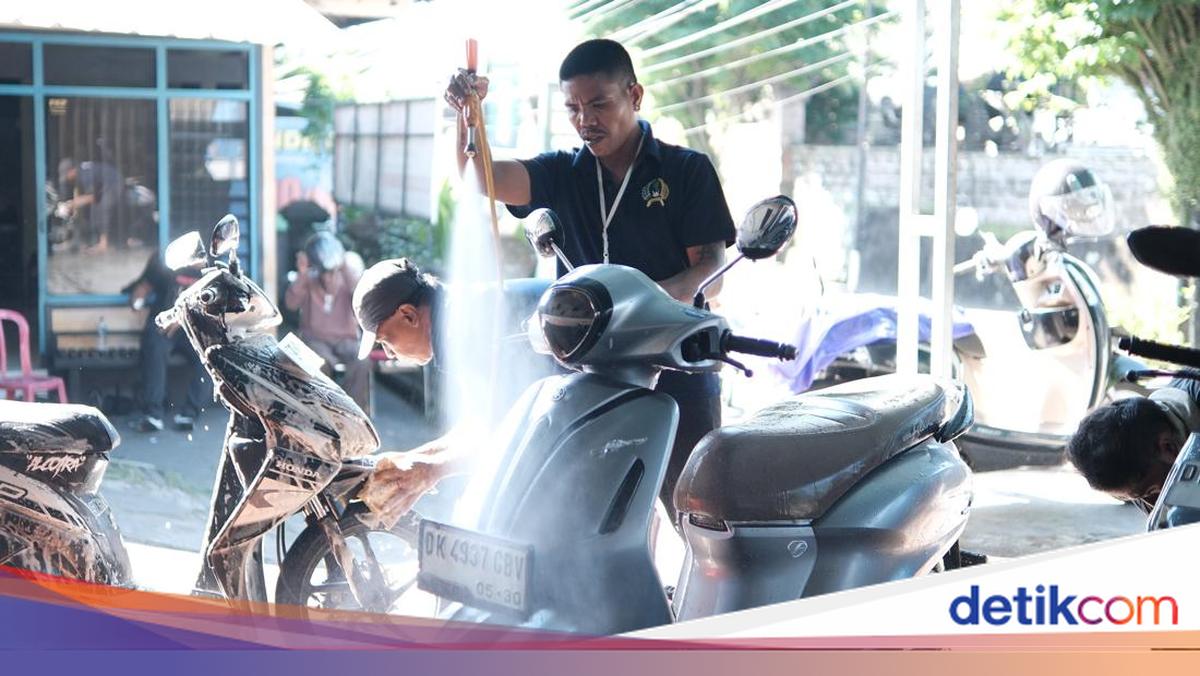Ahead of Tumpek Landep, Motorcycle Washing Service at Tabanan Prison Flooded with Customers