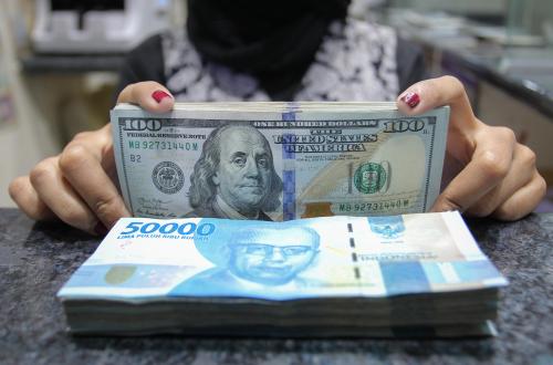 Rupiah Remains Under Pressure, Analyst Predicts It Could Breach Rp 17,300 per US Dollar