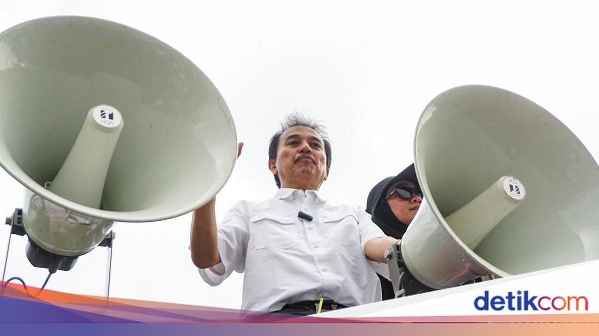 Roy Suryo and Associates Proceed in Jokowi Diploma Case, Files Sent to Prosecutors