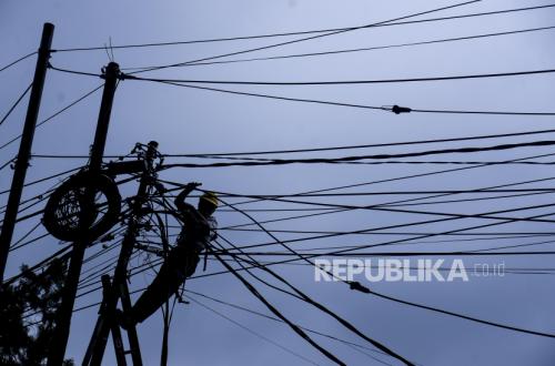 Endangering Residents, Tangled Cables in Majalengka's Skyline Begin to be Tidied Up