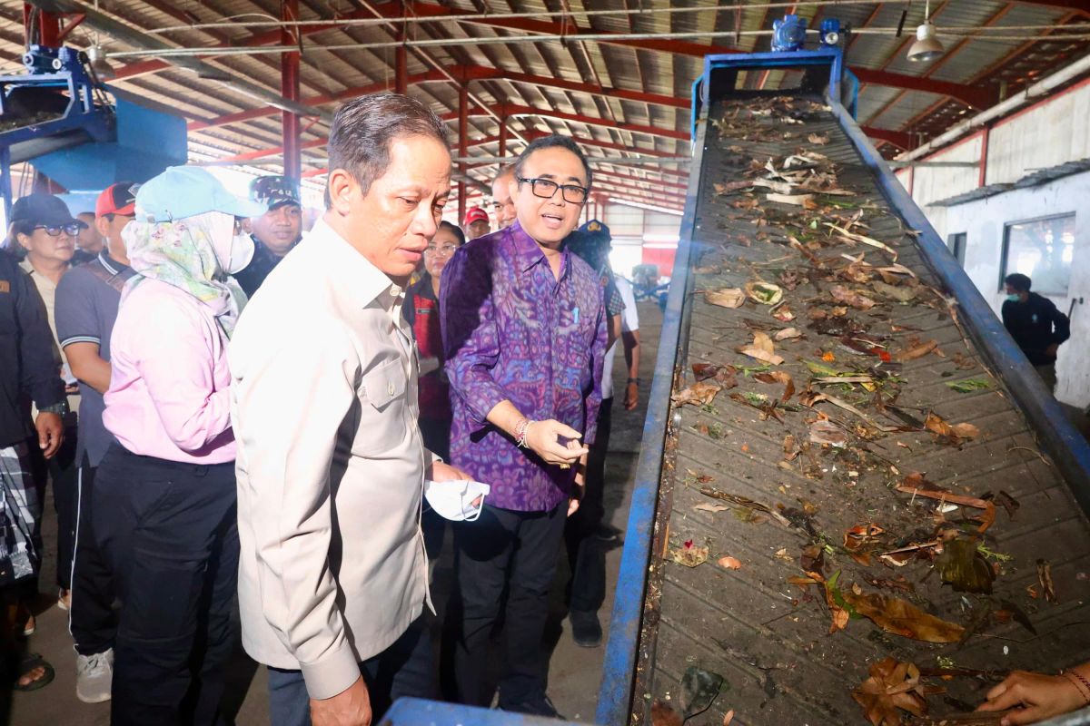 Minister says waste sorting habit reaches 60 per cent in Denpasar