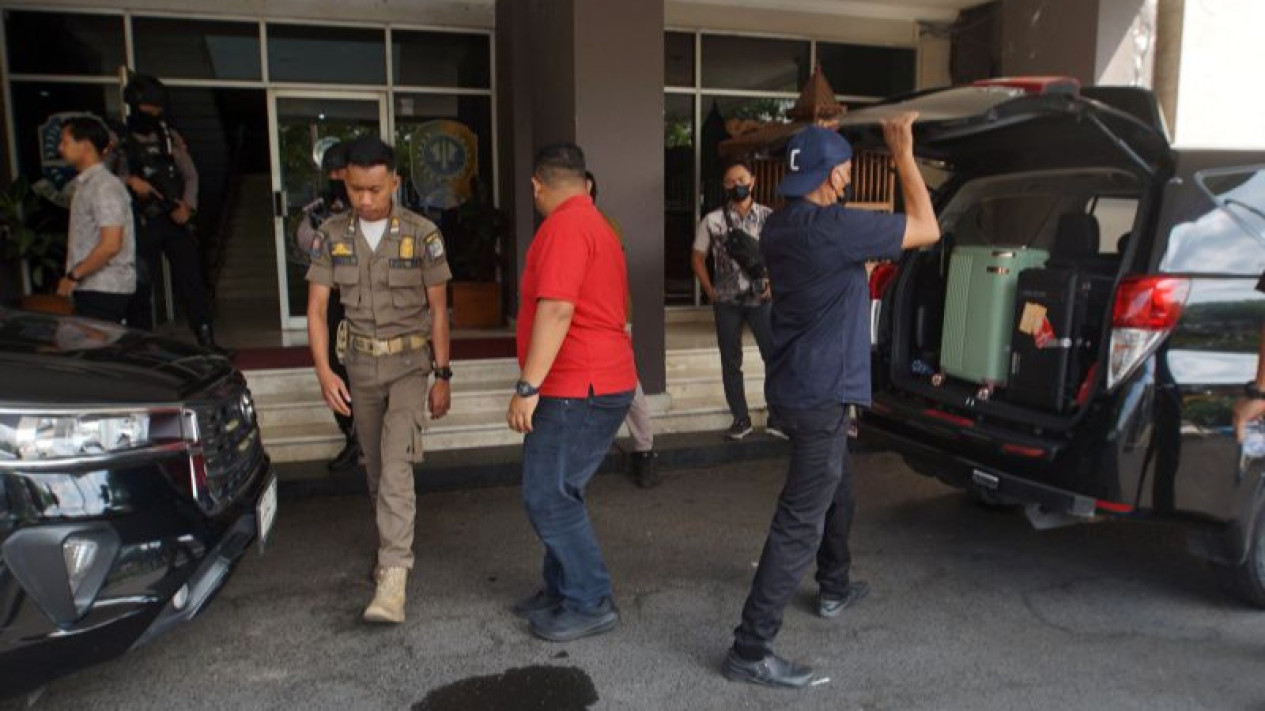 KPK Seizes Rp95 Million During Raid on Tulungagung Regency Secretariat Office