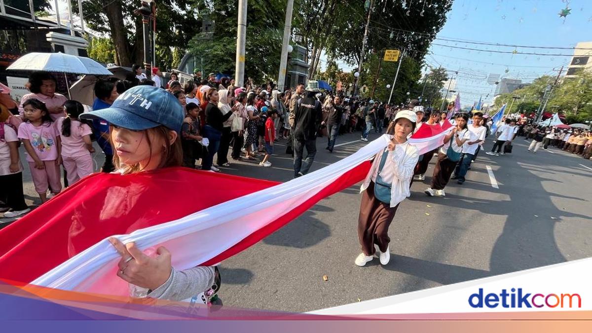 100-Metre Red and White Flag Stretches Across Semarang's Easter Carnival