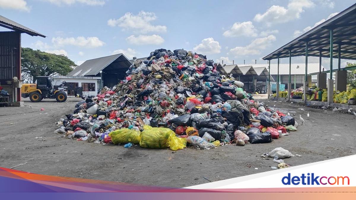 Badung Deploys 900 Officers to Sort 50 Tons of Illegal Waste