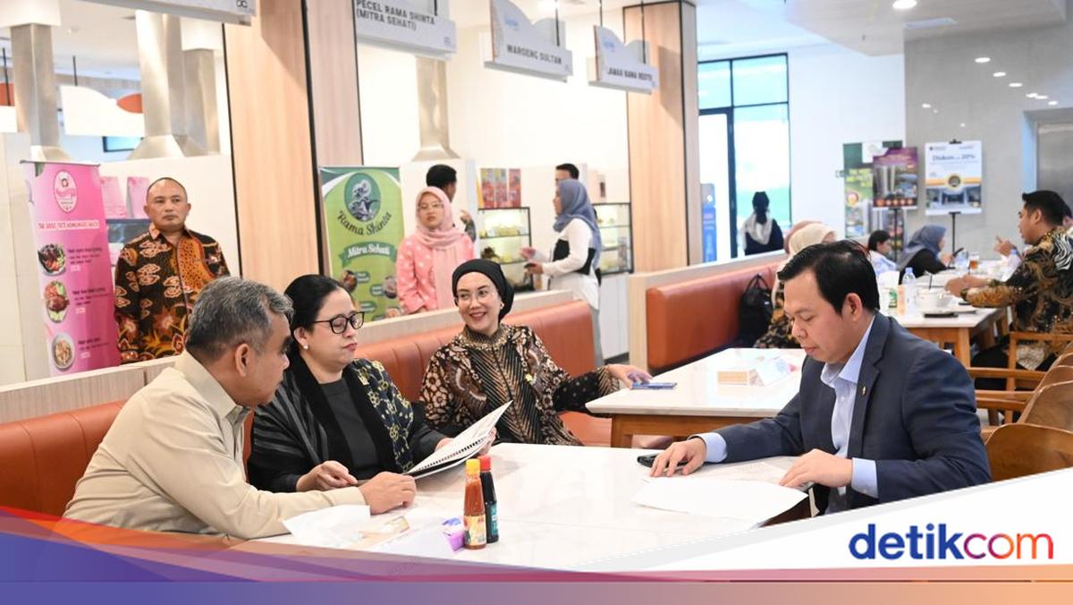 Moment When MPR, DPR, and DPD RI Leaders Have Lunch at DPR Canteen to Discuss Geopolitics