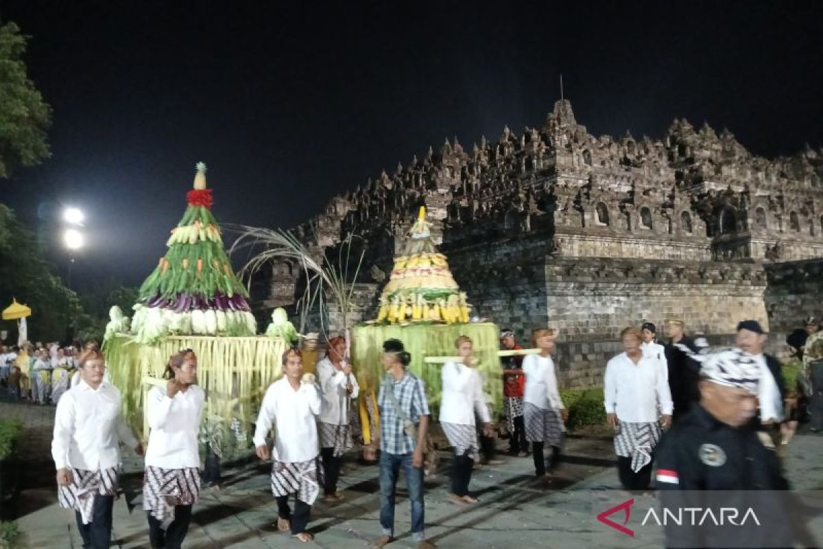 First Nusantara Heritage Procession Held at Borobudur Temple Grounds