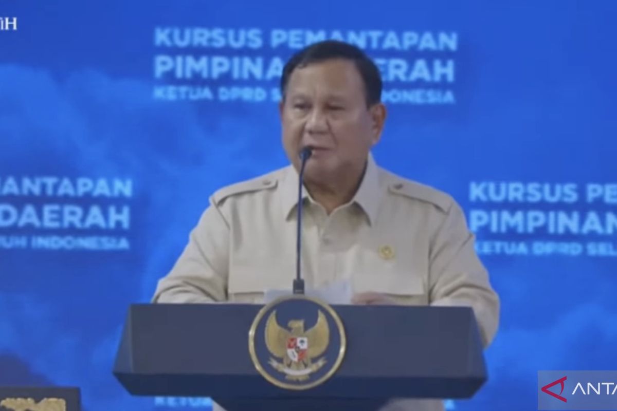 Upon Arrival in Magelang, President Gives Directives to DPRD Chairmen Across Indonesia