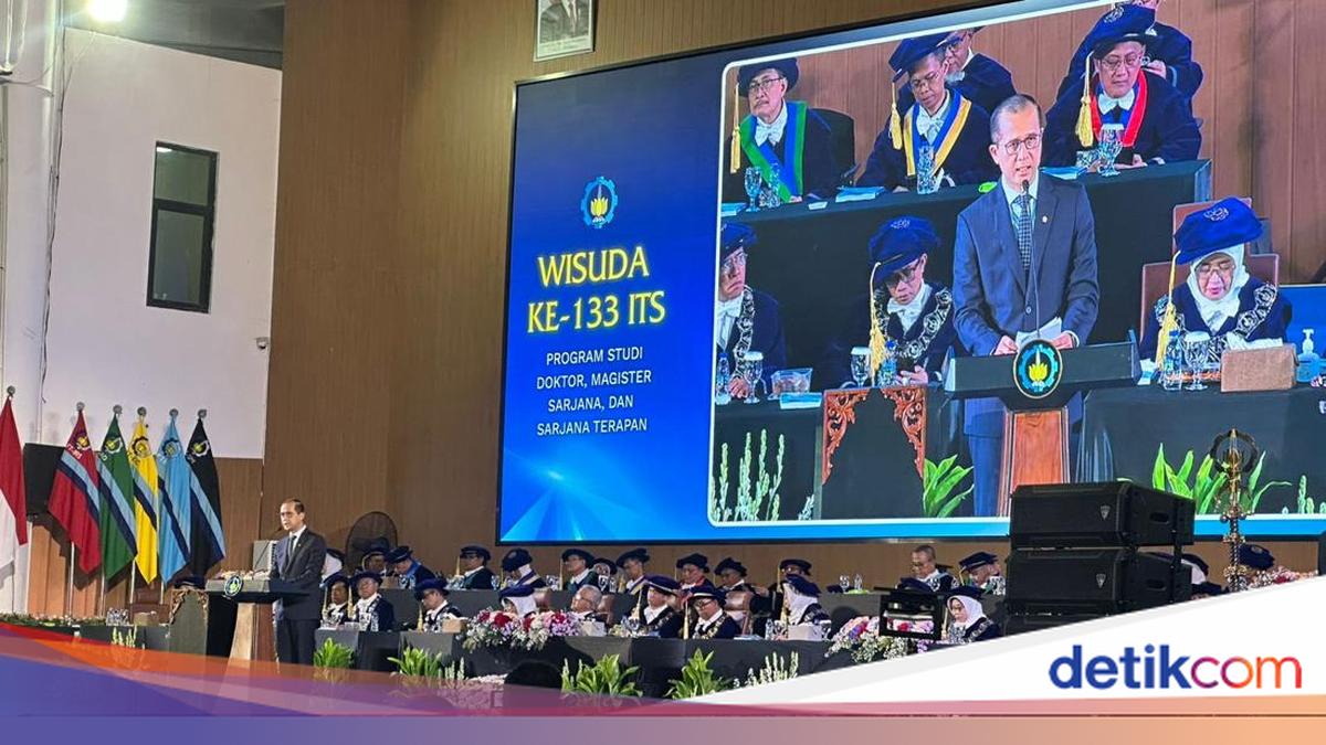 Attending ITS Graduation, Transmigration Minister Remembers Young Patriot Abdul Rohid