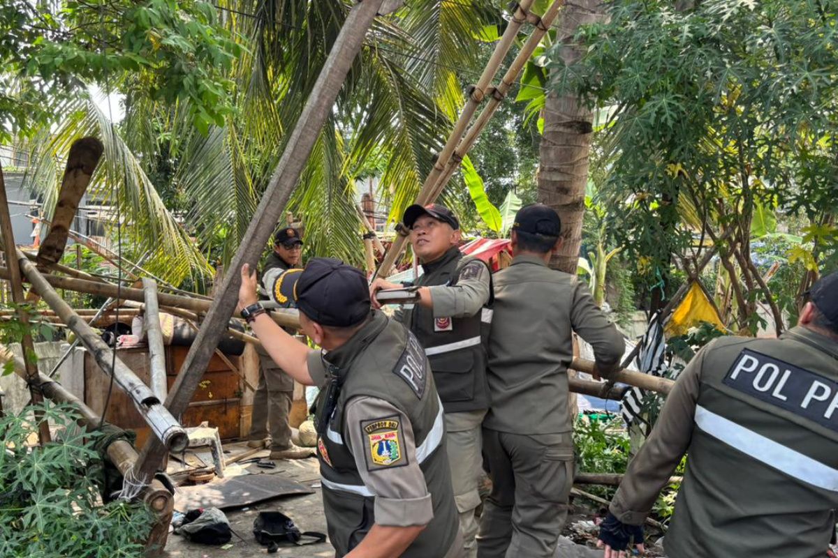 Illegal buildings used as drinking spots demolished in Central Jakarta