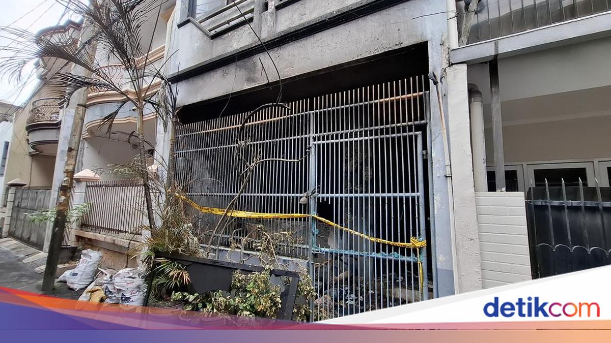 Iron Grilles Hinder Firefighters from Extinguishing Blaze that Killed Family in West Jakarta