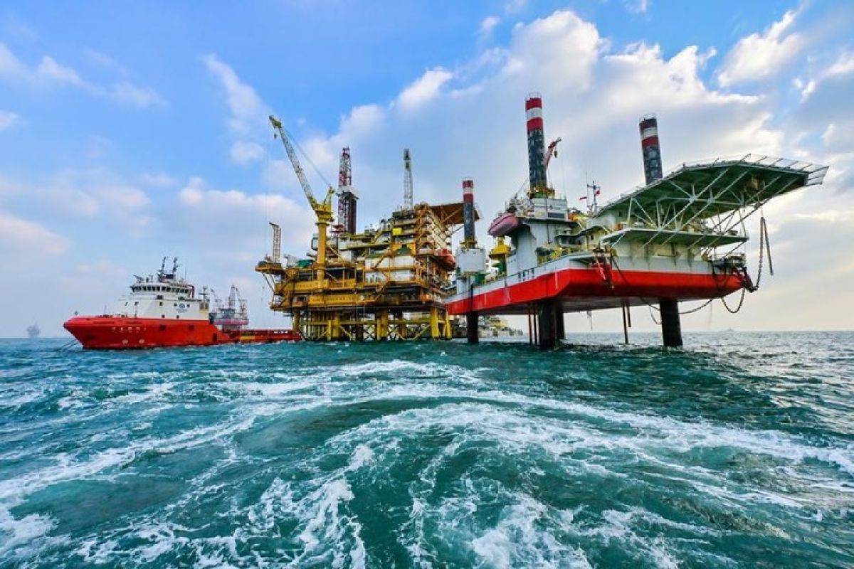Strait of Hormuz Reopened, Crude Oil Prices Plunge Over 10 Percent