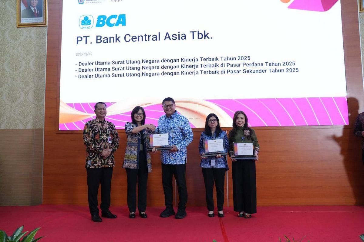 BCA wins four awards as partner in government bonds from Ministry of Finance