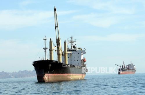 Economic Impact of Strait of Hormuz Opening: Oil Prices Drop, Markets Stabilise