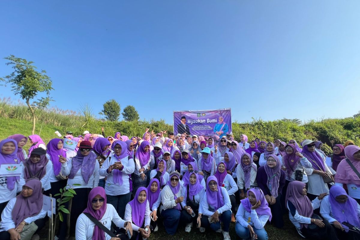 MP Appreciates Women's Nation Party for Inviting 2,000 People to Plant Trees